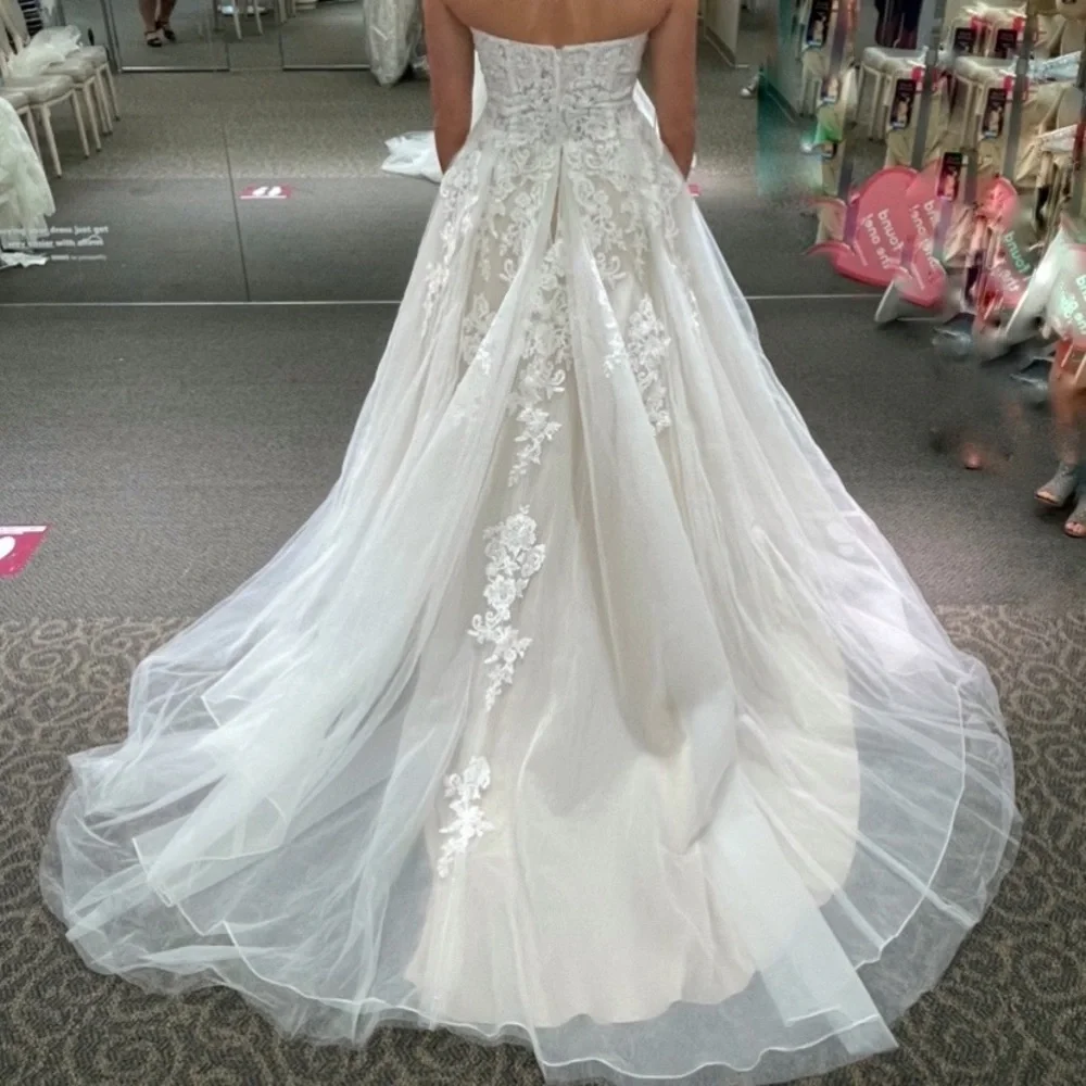 David’s bridal sheer lace and tulle ball gown wedding dress - Picture 9 of 10